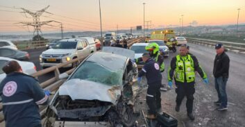 הפורצים ניסו להתחמק מהמחסום של מג"ב ונפצעו קשה בתאונת דרכים חזיתית