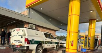 המשטרה פשטה על תחנות דלק פיראטיות ביישוב לקיה בנגב