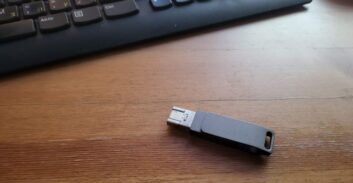 מנהל בחברת הייטק נאשם בצילום 30 עובדות ועובדים בעירום