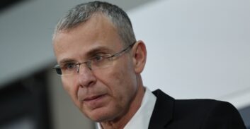 נפלאות הרפורמה: יריב לוין נגד עבודות שירות במקום מאסר בפועל