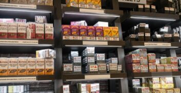 עובד מסעדה בדיוטי פרי חשוד בהברחת סיגריות וטבק בשווי מאות אלפים