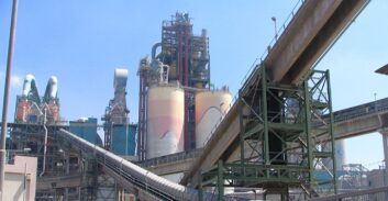 חברת נשר הודתה בהפרות איכות-הסביבה ומשכה עתירה נגד עיצום שהוטל עליה