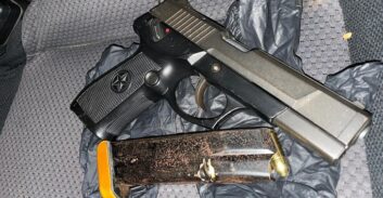 מבוקש על החזקת נשק טעון נעצר בבית-חולים כשביקר חבר שנפצע בפיצוץ