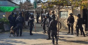 נהרס מתחם מגורים בן 40 שנה בעכו ששימש גם כתחנת סמים וזנות