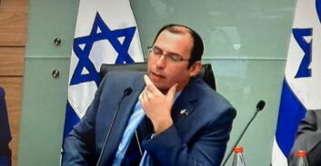 הדיון ברפורמה המשפטית: חברי כנסת מ"יש עתיד" הפריעו לדברי הפתיחה והוצאו מהדיון