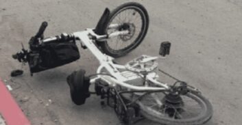 הסדר טיעון לרוכב אופנוע שהתנגש באופניים חשמליים וברח מהזירה