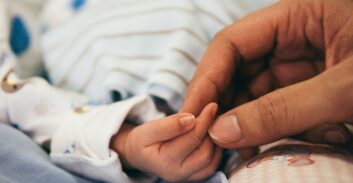 המחוזי אפשר לאסיר לצאת לברית של בנו חרף התנגדות שב"ס והמשטרה