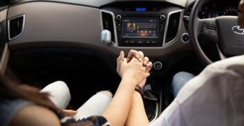 התחיל במגדת עתידות, נגמר ברומן לוהט