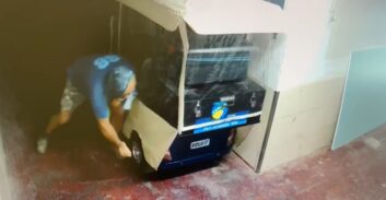 אישום: כעס על רעש וחתך את גלגלי הקלנועית של שכנו הנכה