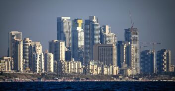 עתירה מנהלית לבטל החלטות של ועדת המשנה לתכנון ובנייה בבת-ים