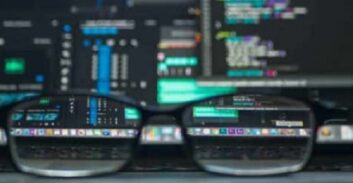 שני חשודים בהונאת חברות להפקת אירועים ומכירת כרטיסים אונליין