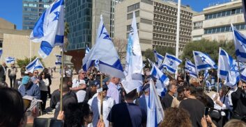 מחאת הגלימות: "אם מערכת המשפט תפורק, יהיה רע גם לימין"