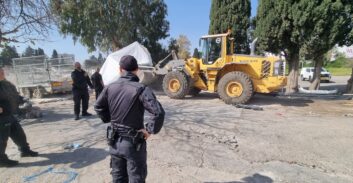 עכו: המשטרה סייעה בפינוי והריסת תחנת סמים שפעלה ארבעה עשורים