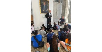 עו"ד בועז קניג בהרצאה לדור העתיד בפינת ההנצחה לשופט אזר