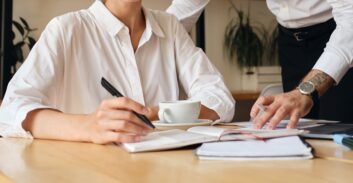 החקירה נגד המנהל שמעל גילתה גם רומן סוער