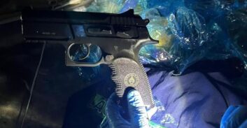 כתב אישום נגד קטין ובגיר ש"שיחקו" בנשק ברמלה