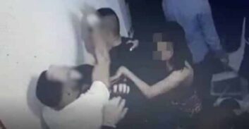 מרצה לאמנות הואשם בתקיפת אדם שנראה לו מטריד מינית במועדון