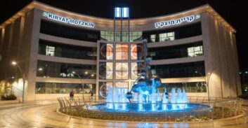 זיכוי לתושב קריית מוצקין שהואשם בהשלכת פסולת בחצר בניין משותף