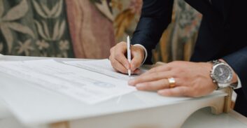 בגד באשתו עם חברתה אך לא ישלם לה את סכום הכתובה