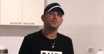 כך נלכד נאשם בהחזקת תת-מקלע מאולתר מתחת לשיח בפארק באשקלון