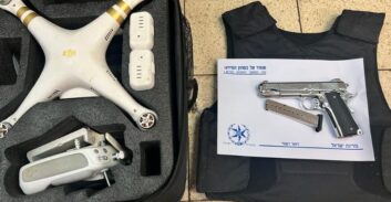 רחפן מקצועי, אקדח ורימון נתפסו בפשיטה על בית ביפו