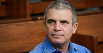 הפרקליטות מתנגדת לבקשת גל הירש לבטל מועדי דיונים במשפטו