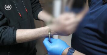 רצח ולאדיק אליזרוב בקריות: רוצח אחד תועד, המשטרה עצרה ארבעה חשודים