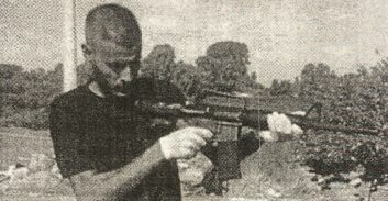 צילום של הנאשם עם רובה M16 לא הספיק להרשעה בנשיאת נשק