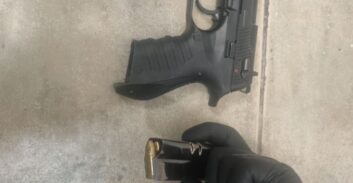 חשד: שני מוכרים למשטרה סחרו בסמים והחזיקו אקדח טעון