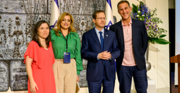 תחרות ההאקתון למניעת רצח נשים ואלימות במשפחה נערכה בבית הנשיא