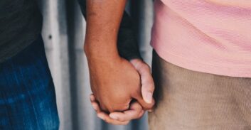 ביה"ד לעבודה פטר "עקר בית" בזוג חד-מיני מביטוח לאומי ומס בריאות