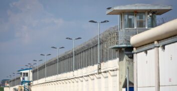 אסיר עולם נפגע מנוזל רותח ששפך עליו אסיר אחר בכלא שטה