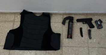 מוכרים למשטרה שנעצרו בקרית מלאכי עם סכינים ואפוד מגן: "אנחנו מאוימים"