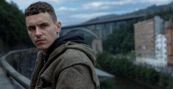 רוצח המרפסת: פסיכופת או קורבן?