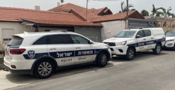 שני תושבי חדרה נעצרו בחשד לירי לעבר בתיהם של איש עסקים ובנו