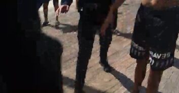 תושב תל אביב נעצר בחוף בת-ים בחשד לתקיפת עובד לעיני השוטרים