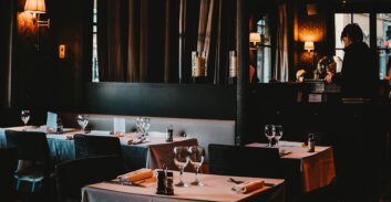 מסעדה סירבה להכניס אישה עם מראה מזרחי ותשלם לה פיצוי