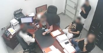 תיעוד: נאשמים בסחיטת עורך דין ואיומים לשרוף את משרדו