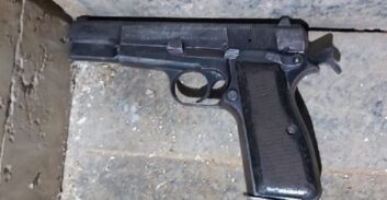 כתב אישום: מוכר למשטרה מאשדוד נשא אקדח טעון