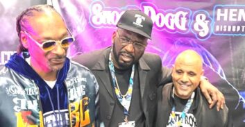 חי ועקנין וסנופ דוג משיקים ליין בינלאומי של סיגריות אלקטרוניות