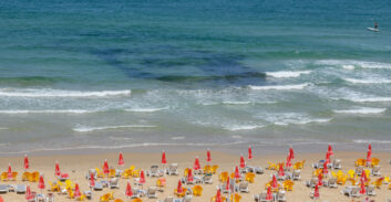 צעיר מבת-ים נעצר בחשד למעשים מגונים בקטינות בחוף הים