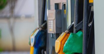 חשד: מנהל חשבונות בחברת "דלק" שותף בעקיצה של 40 מיליון שקל