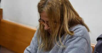 הפרקליטות מבקשת 20 חודשי מאסר בגין סחיטה באיומים של נפתלי בנט