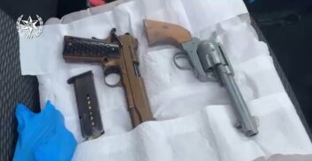 נער מטירה נתפס עם אקדחים ותחמושת, ביהמ"ש בחר לקנוס את ההורים