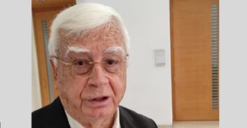 עתירה נגד חיים צורי: ממשיך לנהל את ענייני העירייה על אף השעייתו