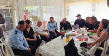 המפכ"ל הגיע לנחם את משפחת סייר הביטחון שנהרג בפיגוע בת"א