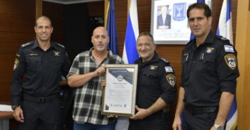 המפכ"ל העניק תעודת הוקרה למפקד ימ"ר לכיש