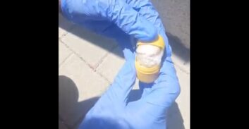 צפו בסרטון: כתב-אישום נגד צעיר מרחובות על קוקאין והרואין בביצת הפתעה