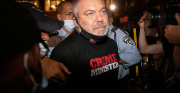 בוטלה הרשעתו של עו"ד גונן בן יצחק ממחאות בלפור