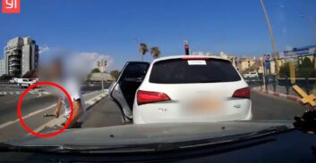 תיעוד בריונות בכביש: שבר עם מוט-ברזל חלון ברכב עם משפחה וילדים